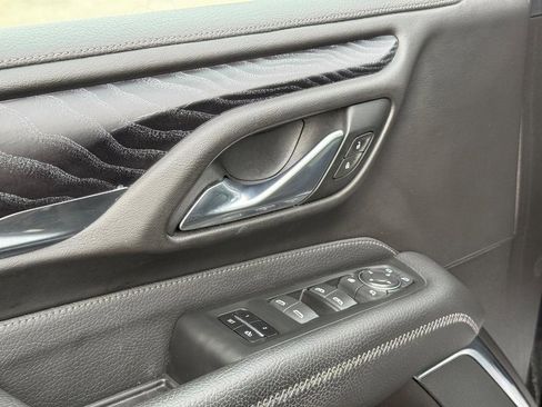 Used 2021 GMC Yukon XL Denali w/ Denali Premium Package image 19