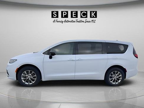 New 2026 Chrysler Pacifica Select image 2