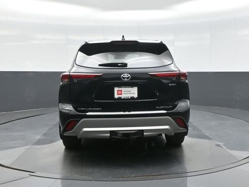 Certified 2025 Toyota Highlander Platinum AWD/4WD image 8