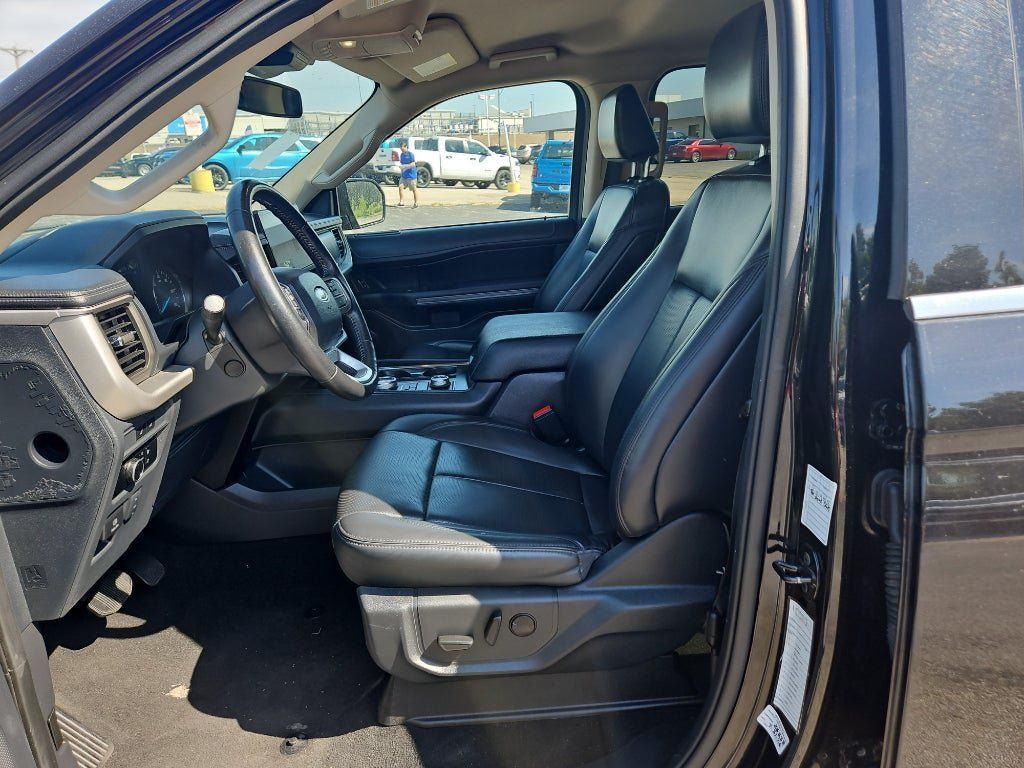 Used 2024 Ford Expedition XLT AWD/4WD image 5
