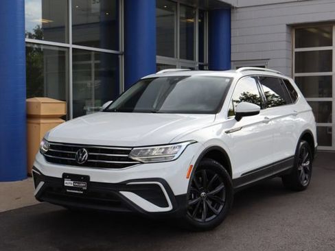 Used 2022 Volkswagen Tiguan SE AWD/4WD image 1