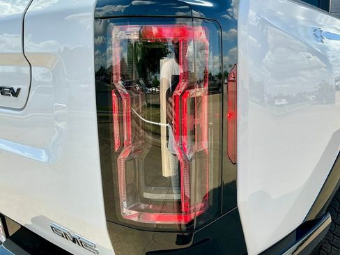 Used 2025 GMC Hummer EV 3X image 15