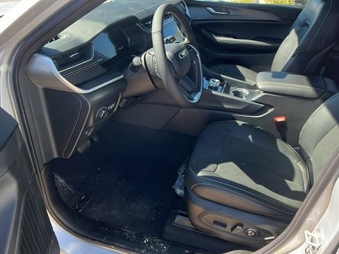 New 2025 Jeep Grand Cherokee L Altitude image 15