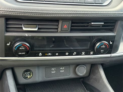 Used 2024 Nissan Rogue SV w/ SV Premium Package image 25