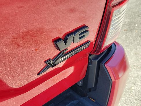 Used 2022 Toyota Tacoma SR5 w/ Technology Package image 7