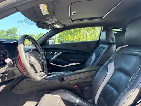 Used 2017 Chevrolet Camaro LT RWD image 11