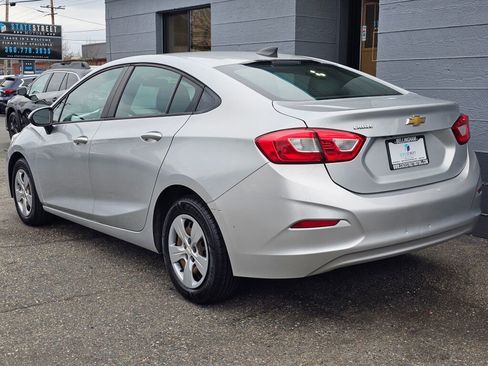 Used 2018 Chevrolet Cruze LS image 3