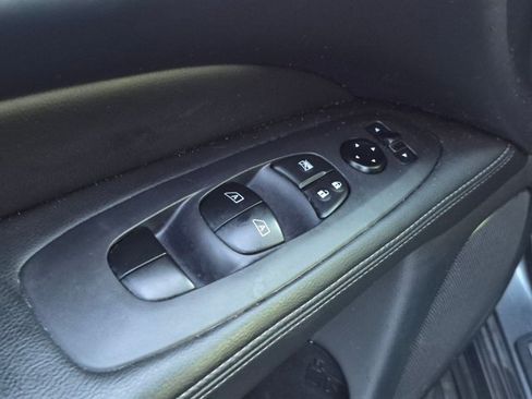 Used 2020 Nissan Pathfinder SL FWD image 11