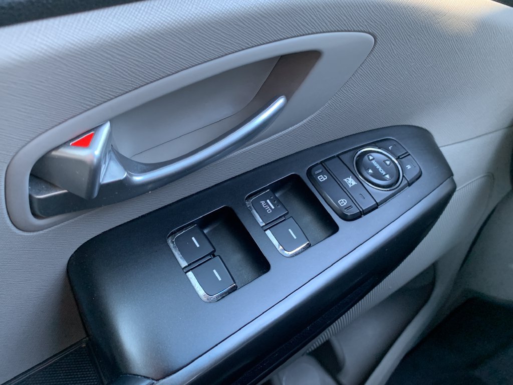 Used 2020 Kia Sedona EX FWD image 23