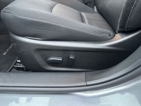 Used 2025 Nissan Altima 2.5 SV image 23