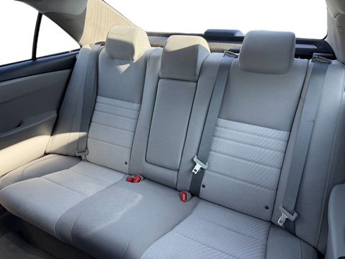 Used 2015 Toyota Camry LE image 10