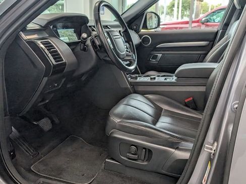 Used 2020 Land Rover Discovery Landmark image 6