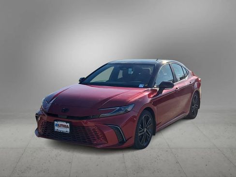 Used 2025 Toyota Camry XSE image 1