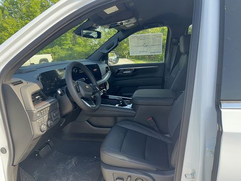 New 2026 Chevrolet Suburban LT w/ Comfort Package AWD/4WD image 10