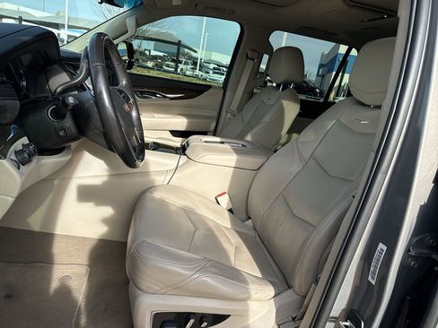 Used 2019 Cadillac Escalade Premium Luxury image 5
