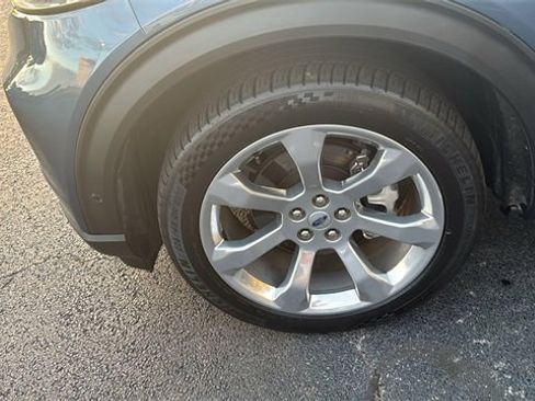 Used 2020 Ford Explorer Platinum w/ Premium Technology Package image 35