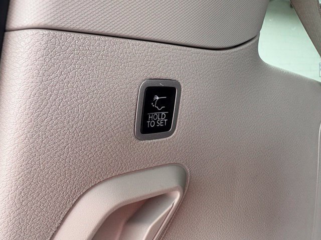 Used 2023 Jeep Wagoneer Series II AWD/4WD image 34
