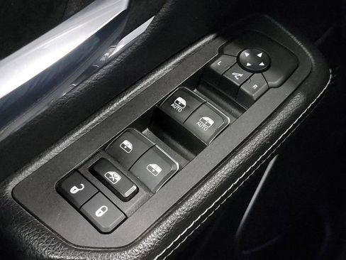 Used 2025 RAM 1500 Laramie image 21