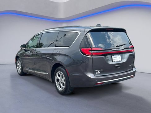 Used 2023 Chrysler Pacifica Limited FWD image 6