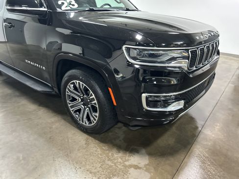 Used 2023 Jeep Wagoneer L Series II image 38