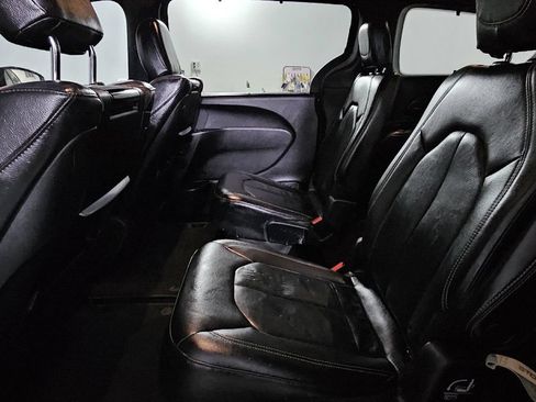 Used 2020 Chrysler Pacifica Touring-L Plus FWD image 17