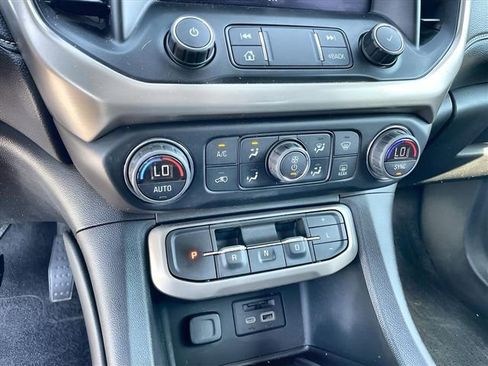 Used 2022 GMC Acadia Denali w/ Denali Ultimate Package image 13