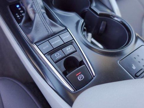 Certified 2019 Toyota Camry LE image 24