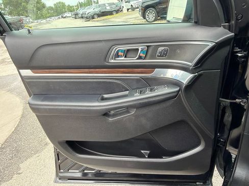 Used 2018 Ford Explorer Limited w/ Equipment Group 301A AWD/4WD image 18