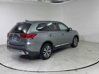 Used 2019 Mitsubishi Outlander SE video 2