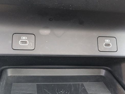 Used 2025 Land Rover Discovery Sport S image 32