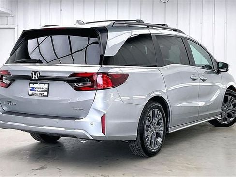 Certified 2026 Honda Odyssey Touring image 12