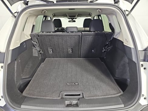 Used 2021 Nissan Rogue SV FWD image 12