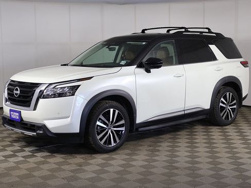 Used 2024 Nissan Pathfinder Platinum w/ Lighting Package (N93) AWD/4WD image 9
