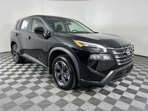 Used 2026 Nissan Rogue SV FWD image 2