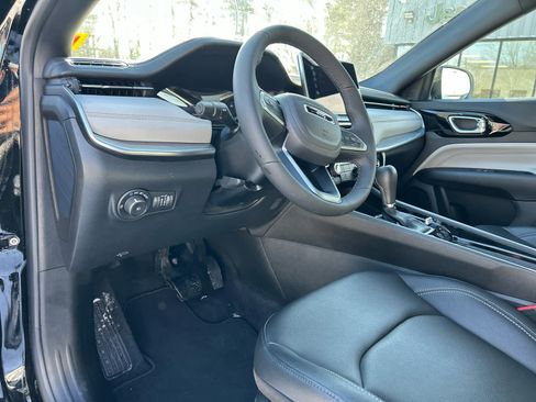 Used 2025 Jeep Compass Limited w/ Sun & Sound Group image 29