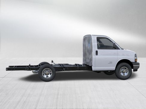 New 2025 Chevrolet Express 3500 w/ Power Convenience Package RWD image 6