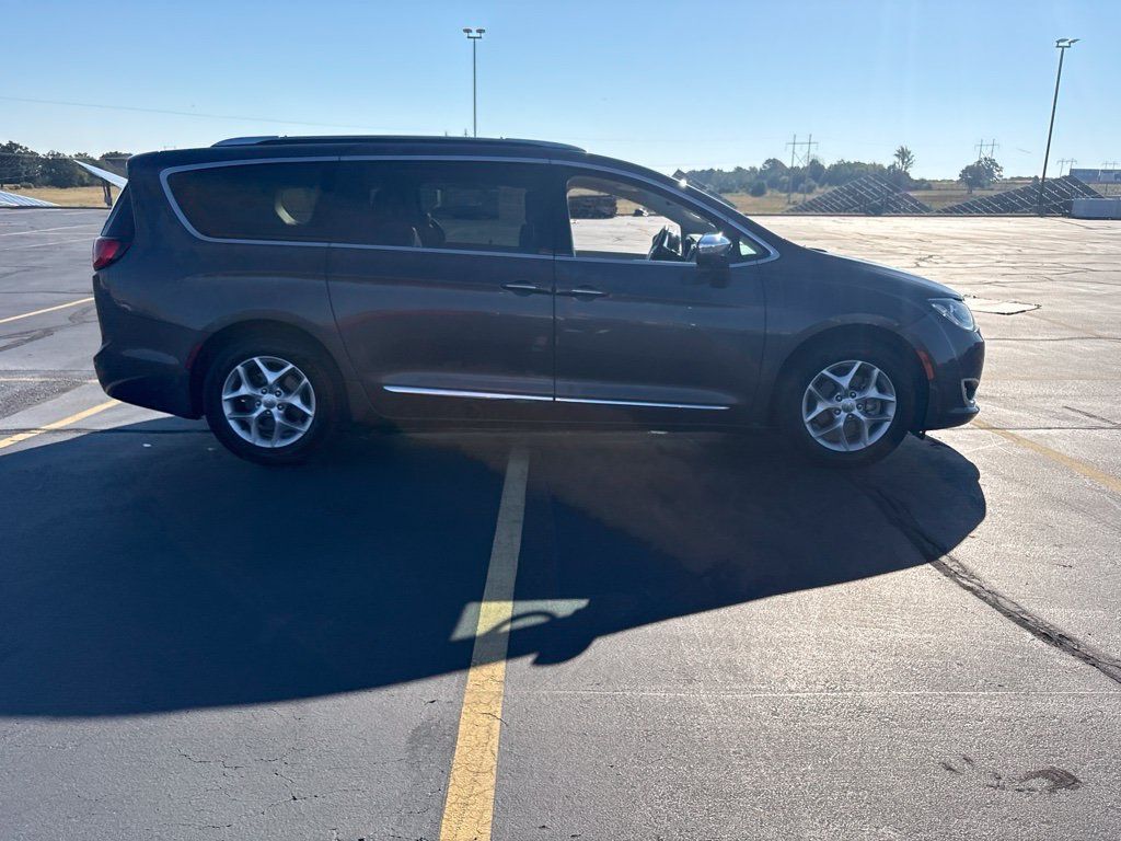 Used 2020 Chrysler Pacifica Limited w/ Advanced Safetytec Group FWD image 11