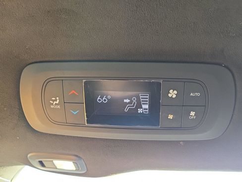 Used 2021 Chrysler Pacifica Pinnacle image 56