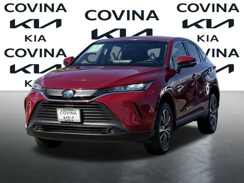 Used 2022 Toyota Venza LE image 4