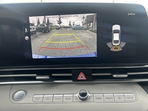 Used 2023 Hyundai Elantra Limited image 11