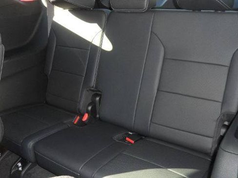 Used 2026 Chevrolet Traverse LT w/ Driver Confidence Package FWD image 9