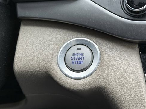 Used 2017 Hyundai Elantra Value Edition image 32