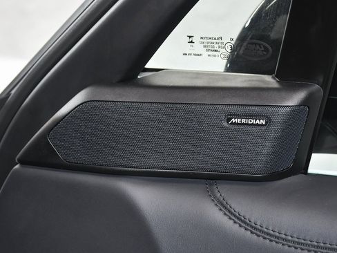 Used 2025 Land Rover Range Rover SE image 20