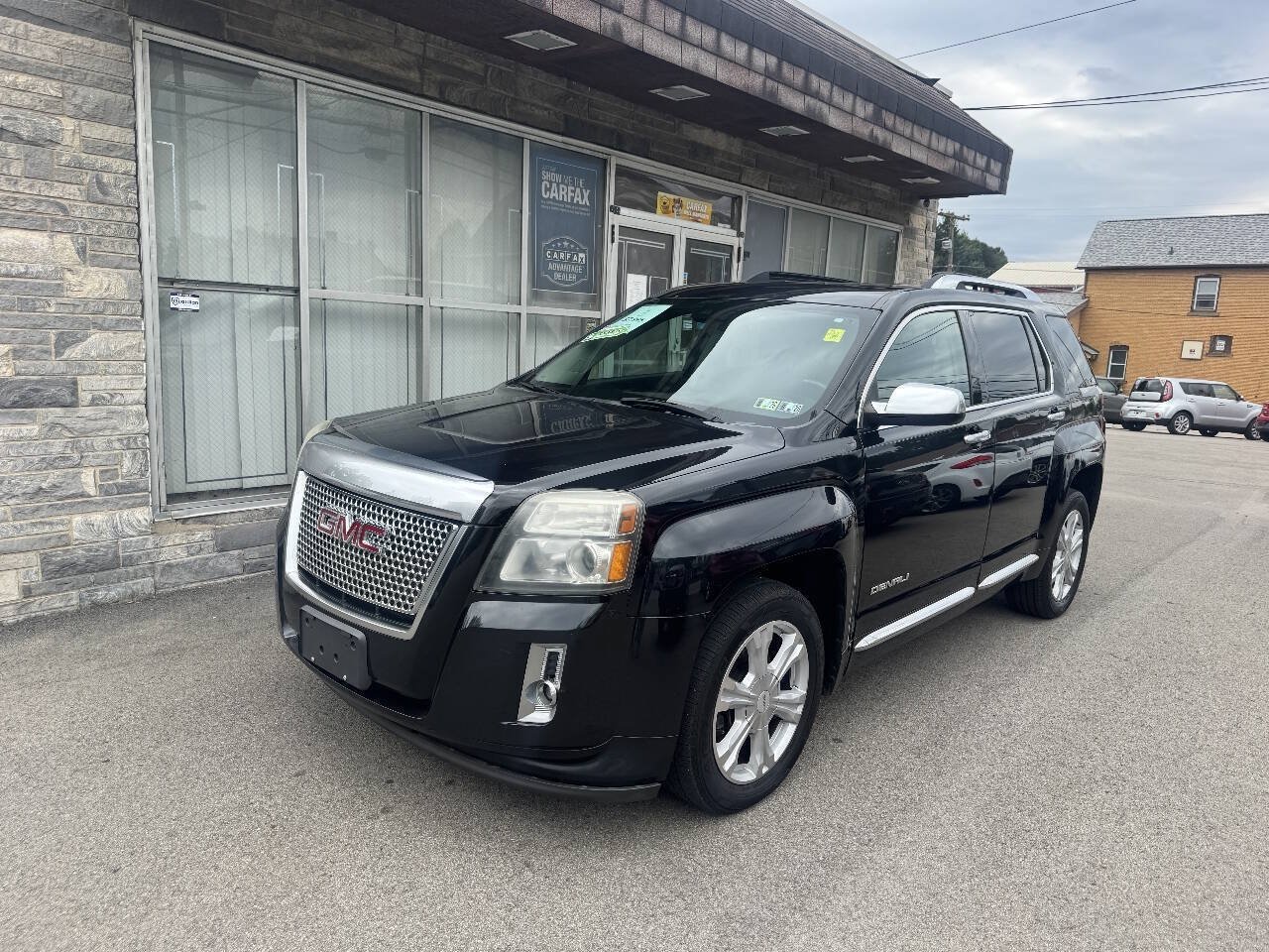 Used 2015 GMC Terrain Denali w/ Cargo Package FWD image 1