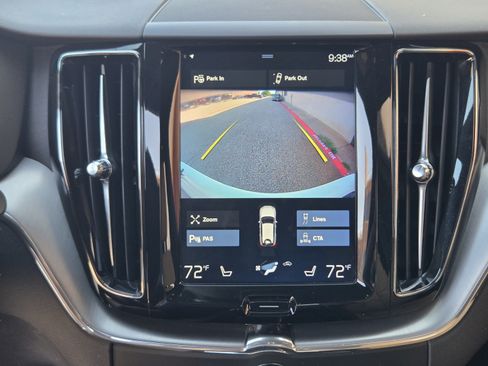 Used 2018 Volvo XC60 T5 Momentum w/ Vision Package AWD/4WD image 16