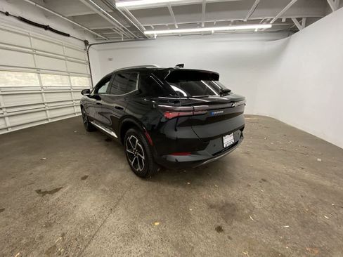 Used 2025 Chevrolet Equinox EV LT w/ Convenience Package image 4