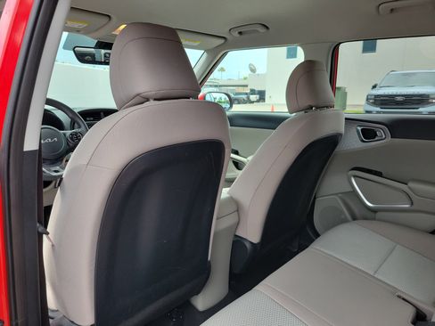 Used 2022 Kia Soul LX w/ Technology Package FWD image 13