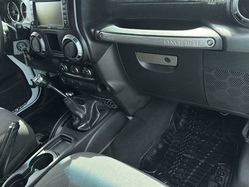 Used 2017 Jeep Wrangler Sport AWD/4WD image 34