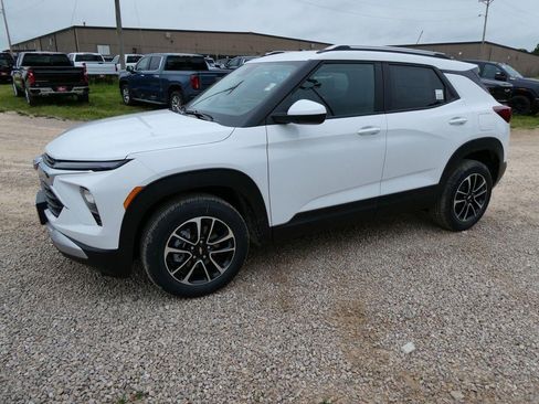 New 2026 Chevrolet TrailBlazer LT w/ Convenience Package AWD/4WD image 8
