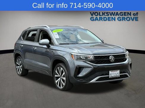 Used 2023 Volkswagen Taos SE FWD image 2